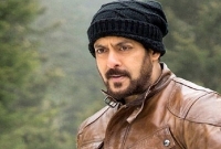 ভারত ছেড়ে পাকিস্তানে সালমান খান!