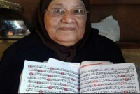  আলহামদুলিল্লাহ, নিজের হাতে সম্পূর্ণ কোরআন শরীফ লিখলেন ৭৫ বছরের এই নারী!