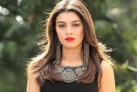 বড় বিপদে এই নায়িকা!