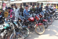 ভাড়ায়চালিত মোটরসাইকেল চালকদের দুঃসময়