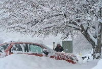 আড়াই ফুট বরফের তলায় গোটা শহর, কাঁপছেন বাসিন্দারা!