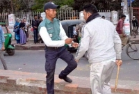 ট্রাফিক পুলিশকে মারধর করা সেই সরকারি কর্মকর্তা আটক