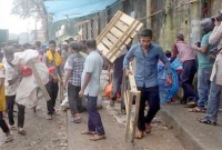 মেয়রের গাড়ি দেখলেই হকারদের দৌড়!