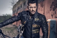 সবাইকে ছাড়িয়ে গেলেন ব্যর্থ সালমান খান!