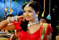 প্রথম দেখাতে মেয়েরা ছেলেদের কোন জিনিস দেখে লজ্জায় লাল হয়ে যায়!