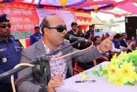 আত্মসমর্পন করুন, নয়তো শুয়ে যাবেন: এসপি তানভীরের হুঁশিয়ারি