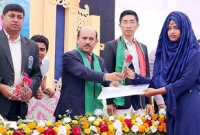 বেকার ছেলেদের বিয়ে করবা না: ছাত্রীদের উদ্দেশে জেলা প্রশাসক