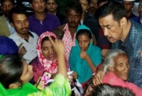 শামীম ওসমানকে জড়িয়ে ধরে অঝোরে কাঁদলেন সিয়ামের নানি