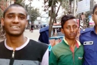 জ্বরে পুড়ে যাওয়া শরীরের ওপর ঝাঁপিয়ে পড়ল ৮ বন্ধু!