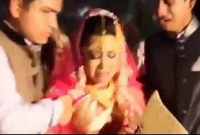 বিয়ের মাত্র পাঁচ মিনিটের মধ্যেই বিচ্ছেদ!