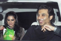 প্রকাশ্যেই চেঁচিয়ে উঠলেন অভিনেত্রী নার্গিস ফাকরি