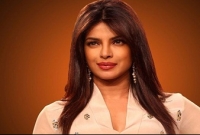 'গর্ভবতী নন'- এটা প্রমাণ করতে টেলিভিশনের সামনেই যা করলেন প্রিয়াঙ্কা