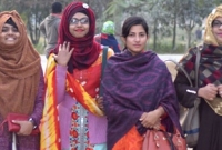 ধর্মীয় অনুশাসন মানতে হিজাব পরি: তরুণীর সাফ জবাব