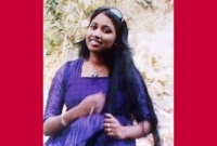 প্রেমিকের সঙ্গে ফোনে কথা বলতে বলতেই কলেজছাত্রীর আত্মহত্যা