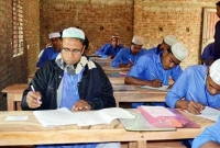  মেয়ে অনার্স শিক্ষার্থী বাবা দাখিল পরীক্ষার্থী!