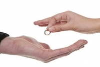 ‘নির্বোধ’ বলায় বিয়ের কয়েক মিনিটের মাথায় বরকে তালাক দিলেন কনে!