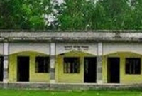 ছাত্রীর সঙ্গে অনৈতিক কাজের সময় হাতেনাতে ধরা খেল প্রধান শিক্ষক!