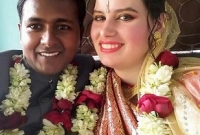 প্রেমের টানে বাংলাদেশে আসা মার্কিন তরুণী এলিজাবেথ স্বামী মিঠুনকে আমেরিকায় নিয়ে যাচ্ছেন