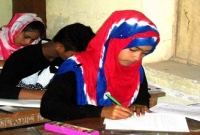 বাবার লাশ বাড়িতে রেখেই এসএসসি পরীক্ষা দিতে গেল বিউটি আক্তার