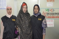 হাসপাতালে বসে রোগী দেখার সময় ভুয়া ডাক্তার গ্রেফতার