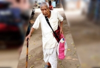 পরীক্ষায় ফেল করে নিখোঁজ ছেলের খোঁজে ৩০ বছর ধরে পথে পথে ঘুরছেন বাবা