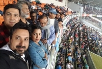 খেলার মাঠে তারকাদের হঠাৎ উপস্থিতি, কৌতূহল দর্শকমনে!