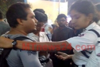 পার্কে ঘনিষ্ঠ অবস্থায় যুবক-যুবতি, বাধা দিতে গেলে মহিলা পুলিশকে কামড় 