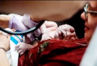 এক ঘণ্টাও বাঁচবে না জেনে সন্তানের জন্ম দিলেন মা