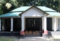  ছেলে বাড়ি ফিরে দেখল, খাবার না পেয়ে ঘরের মধ্যেই মরে পড়ে আছে বৃদ্ধ বাবা!