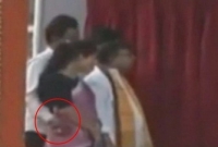 সরকারি অনুষ্ঠানে মঞ্চের উপর নারী মন্ত্রীর সঙ্গে অভব্য আচরণ!