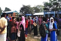 চাঁপাইনবাবগঞ্জে মায়ের লাশ বাড়িতে রেখে পরীক্ষা কেন্দ্রে রেজিনা