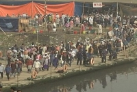 এবারের বিশ্ব ইজতেমায় ঢল নেমেছে ধর্মপ্রাণ মুসল্লিদের এবারের বিশ্ব ইজতেমায় ঢল নেমেছে ধর্মপ্রাণ মুসল্লিদের