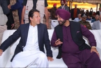 পাকিস্তানের পক্ষ নেওয়ায় কপাল পুড়লো ক্রিকেটার সিধুর!