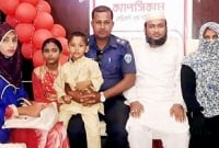 স্ত্রী-সন্তান নিয়ে স্বপরিবারে ইসলাম ধর্ম গ্রহণ