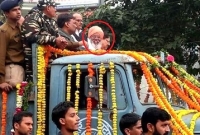  নিহত সেনাদের শবযাত্রায় বিজেপি সাংসদের হাসি!