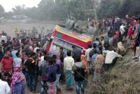 পঞ্চগড়ে ৬৫ শিক্ষার্থী নিয়ে উল্টে গেল পিকনিকের বাস
