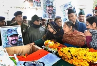 অন্তিম চুম্বন স্ত্রীর, শেষ বার বললেন ‘আই লভ ইউ’