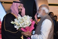 ক্রাউন প্রিন্স সালমানের জন্য প্রটোকল ভাঙলেন নরেন্দ্র মোদি