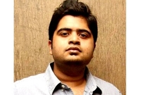 ভারতের চেন্নাইয়ের আন্না সালাই মসজিদে গিয়ে ইসলাম ধর্ম গ্রহণ করলেন এই তামিল অভিনেতা