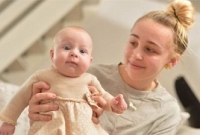 কোমায় থাকা কিশোরী সুস্থ হয়ে দেখে সে নিজেই মেয়ের মা