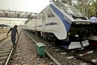 গরুর কারণে দারুণ সমস্যায় ভারতের সবচেয়ে দ্রুতগামী ট্রেন!