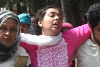 দূর থেকে সবাই দেখলেন শিশুটিকে কোলে রেখেই আগুনে পুড়লেন মা