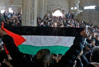 ১৬ বছর পর আল আকসার বাবুর রহমায় ফিলিস্তিনিদের জুমা আদায়