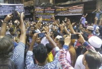  আবাসিক এলাকায় কেমিক্যাল গোডাউন রাখার পক্ষে ব্যবসায়ীরা!