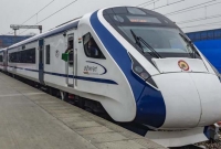 পাথর বৃষ্টিতে ক্ষত-বিক্ষত ভারতের দ্রুতগামী নতুন ট্রেন