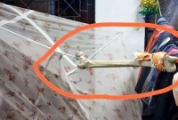 মেডিকেল কলেজের হোস্টেলে হাড়ে বাঁধা মশারি!