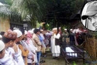 নিজের গ্রামেই পলাশের লাশ দাফন করলেন বাবা পিয়ার জাহান