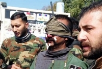 আটক ভারতীয় পাইলটের ভিডিও প্রকাশ করল পাকিস্তান