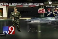 অস্ত্র নিয়ে লাইভে আসলেন ভারতীয় সংবাদ পাঠক!