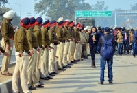 প্রতিশ্রুতি রক্ষা করলেন ইমরান খান, পাইলটকে হস্তান্তর